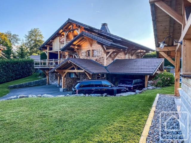 Maison 6 pièces 240 m²