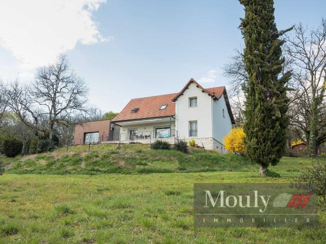Maison 6 pièces 240 m²