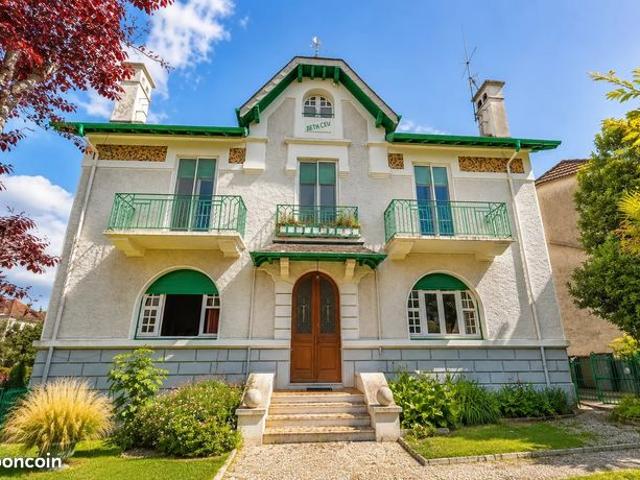 Maison 6 pièces 240 m²