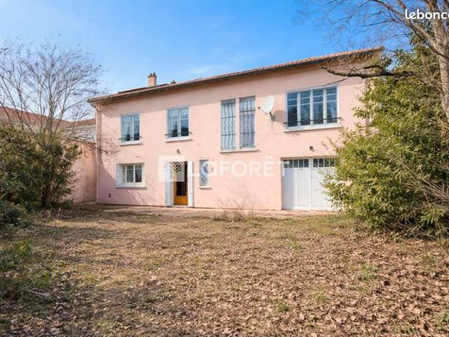 Maison 6 pièces 240 m²