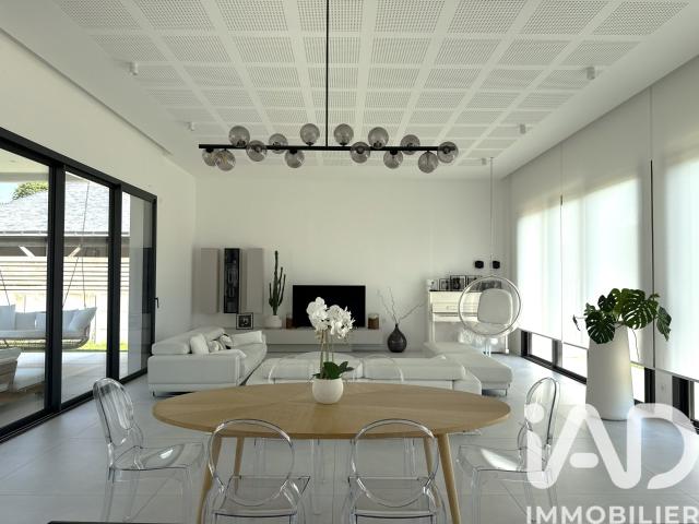 Maison 6 pièces 240 m²