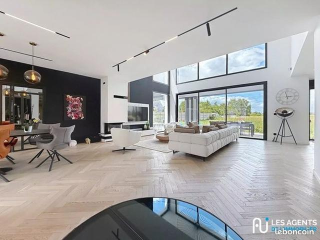 Maison 6 pièces 240 m²