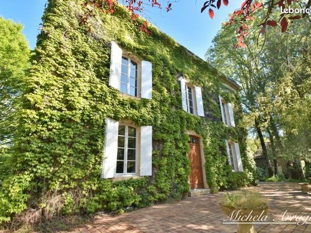 Maison 6 pièces 240 m²