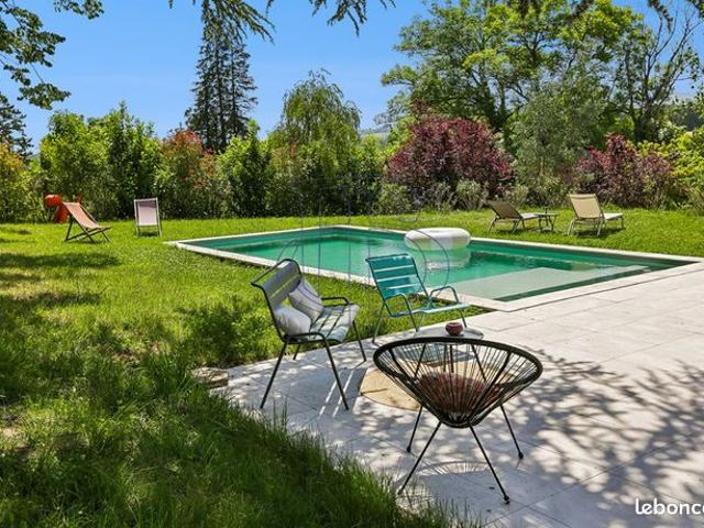 Maison 6 pièces 240 m²