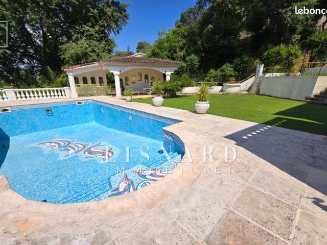 Maison 6 pièces 240 m²