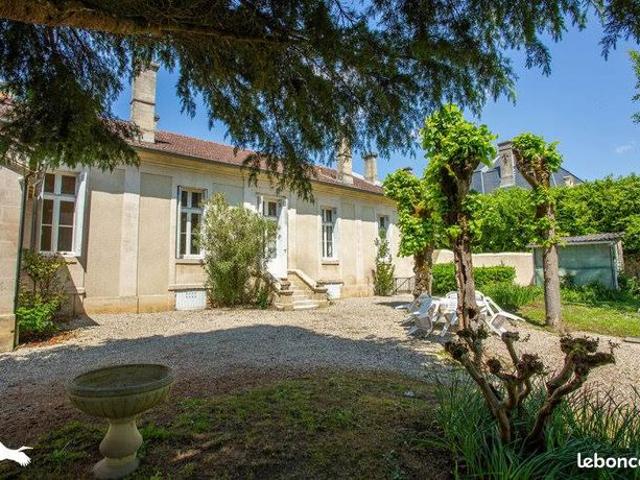 Maison 6 pièces 240 m²
