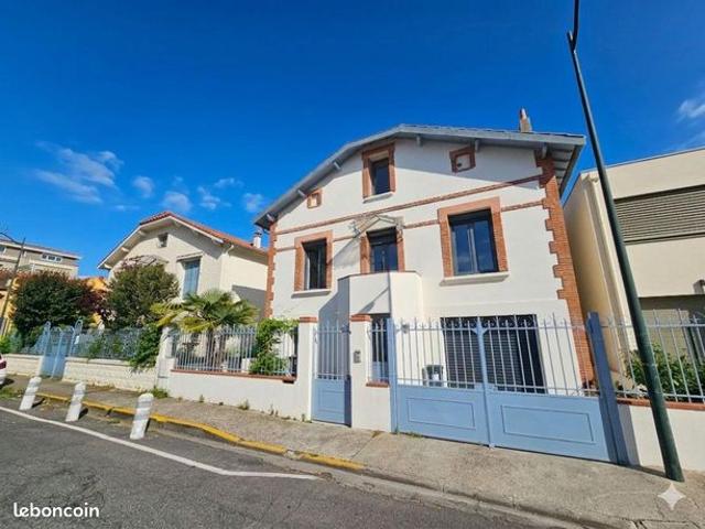Maison 6 pièces 240 m²