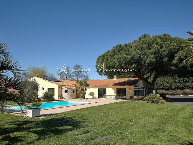 Maison 6 pièces 240 m²