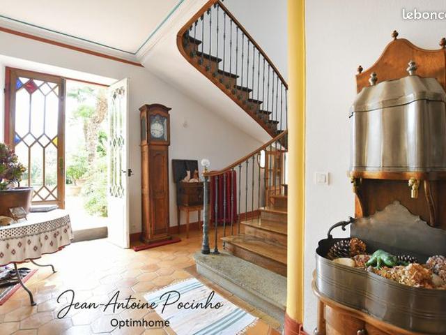 Maison 6 pièces 240 m²