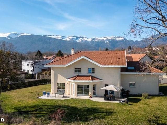Maison 6 pièces 240 m²