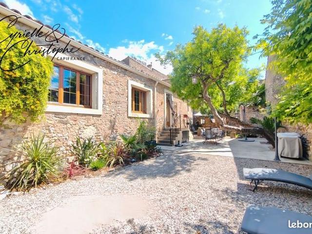 Maison 6 pièces 240 m²