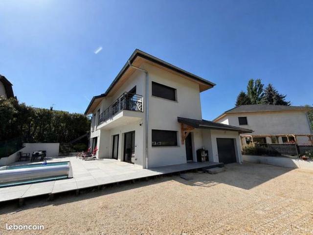 Maison 6 pièces 240 m²