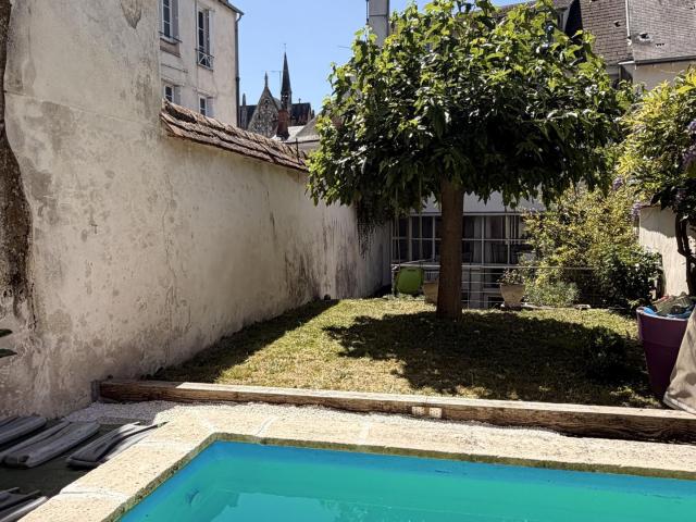 Maison 6 pièces 240 m²
