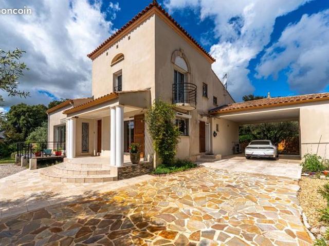 Maison 6 pièces 240 m²