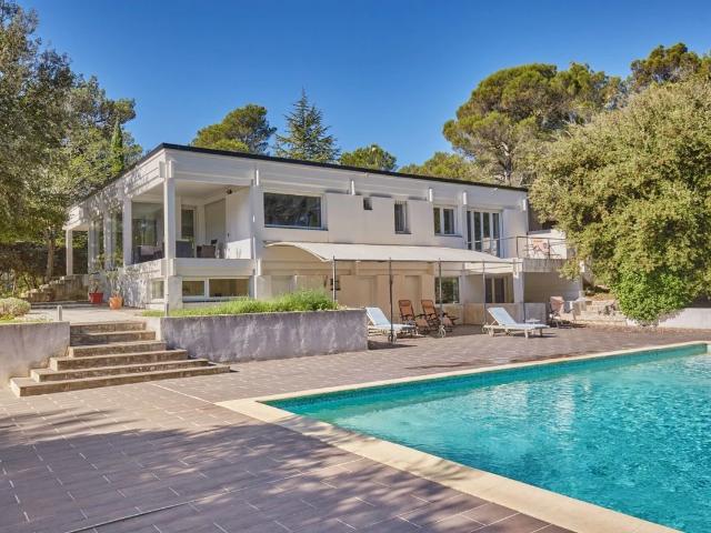 Maison 6 pièces 240 m²