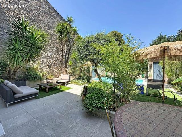 Maison 6 pièces 240 m²