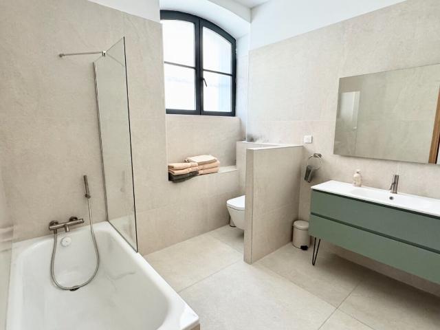 Maison 6 pièces, 240 m² à louer à Aix en Provence 13100