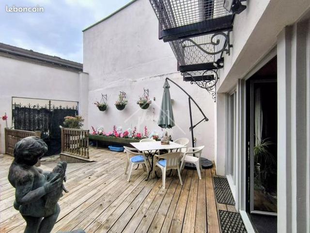 Maison 6 pièces 241 m²