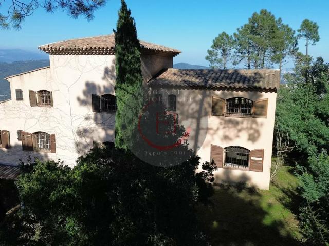 Maison 6 pièces 241 m²