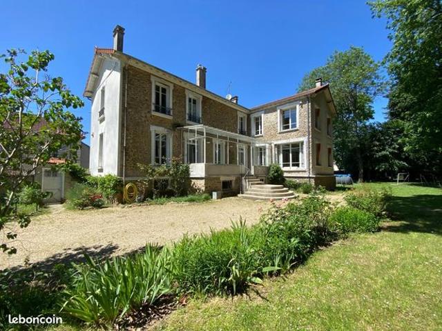 Maison 6 pièces 241 m²
