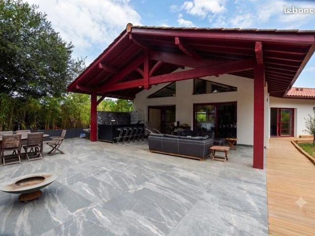 Maison 6 pièces 241 m²