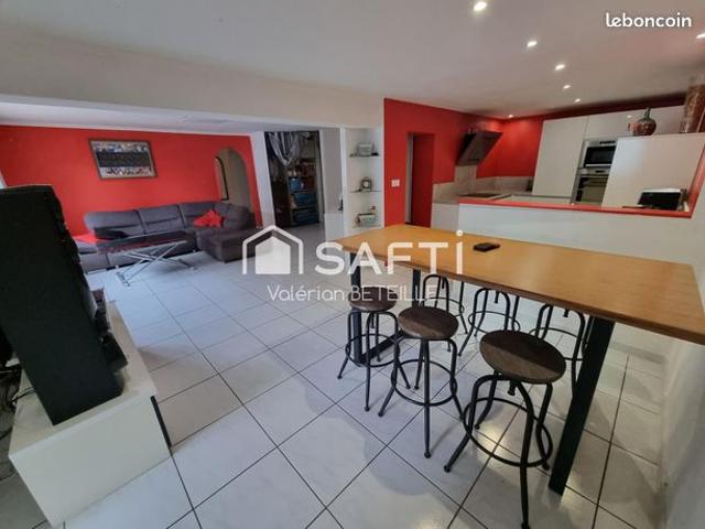 Maison 6 pièces 241 m²