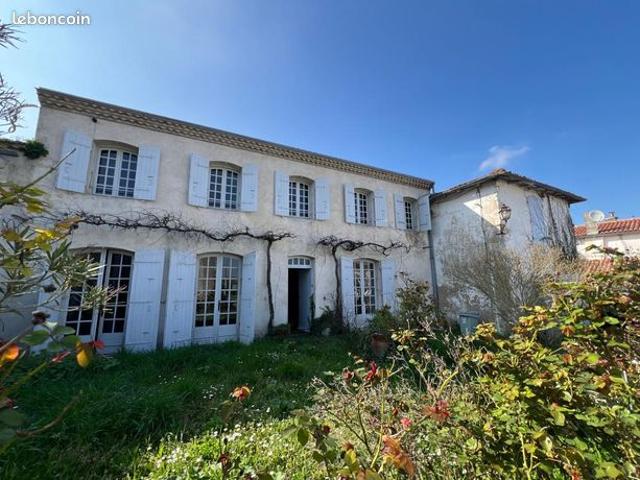 Maison 6 pièces 241 m²