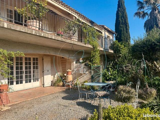 Maison 6 pièces 241 m²