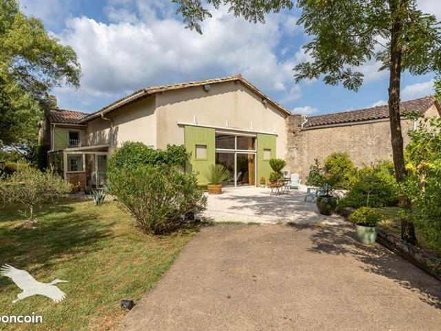 Maison 6 pièces 242 m²