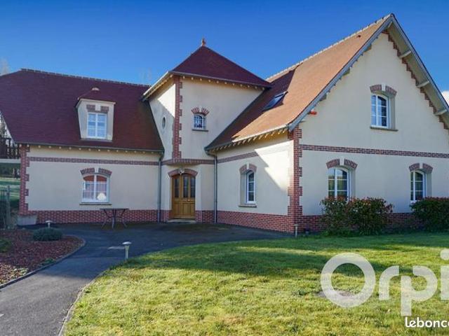 Maison 6 pièces 242 m²