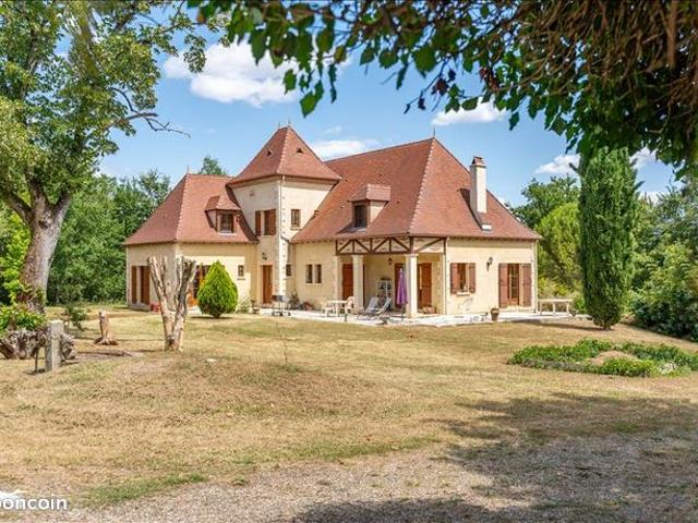 Maison 6 pièces 242 m²