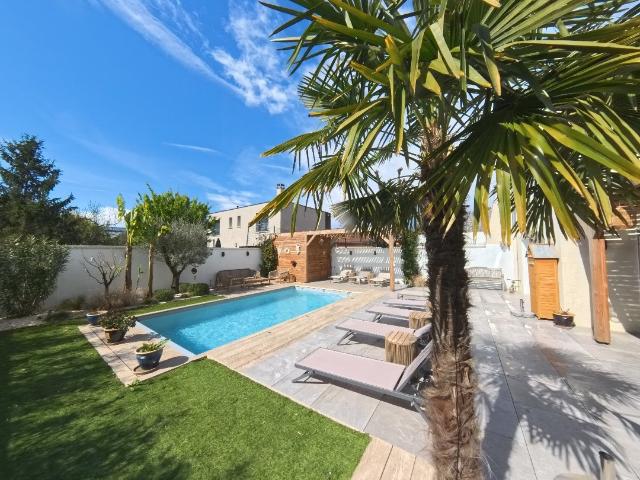 Maison 6 pièces 242 m²