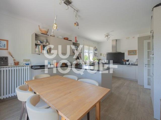 Maison 6 pièces 242 m²