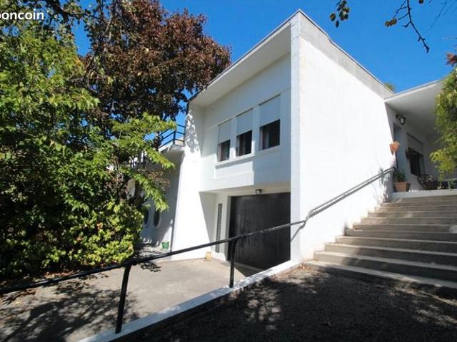 Maison 6 pièces 242 m²