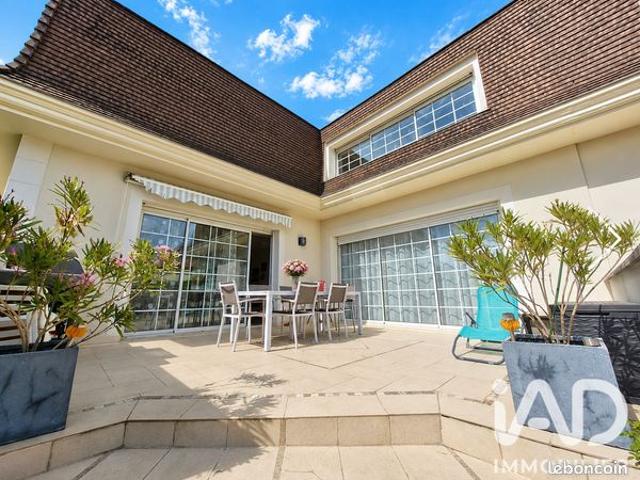 Maison 6 pièces 242 m²