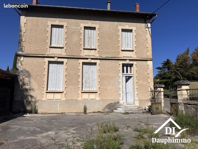 Maison 6 pièces 242 m²