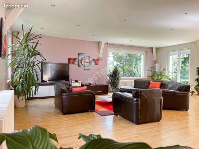 Maison 6 pièces 242 m²