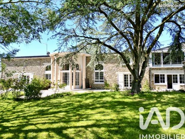 Maison 6 pièces 242 m²