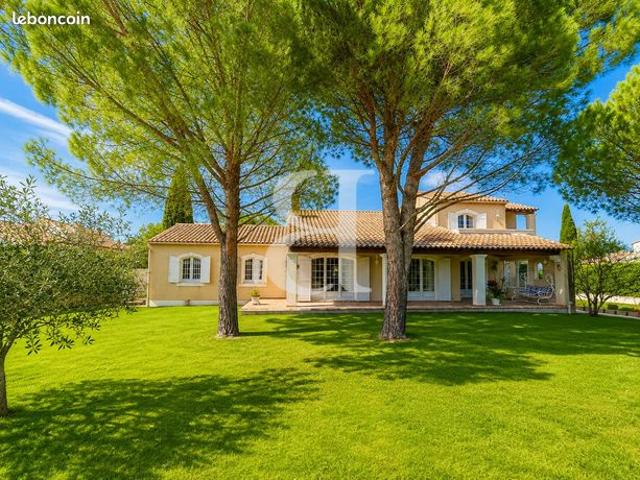 Maison 6 pièces 242 m²