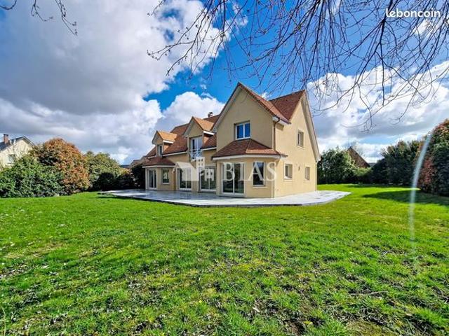 Maison 6 pièces 243 m²