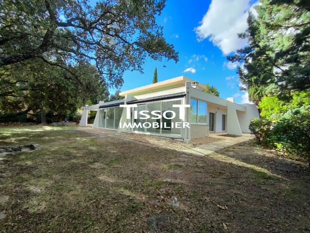 Maison 6 pièces 243 m²