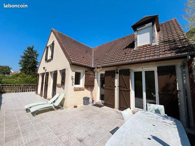 Maison 6 pièces 243 m²