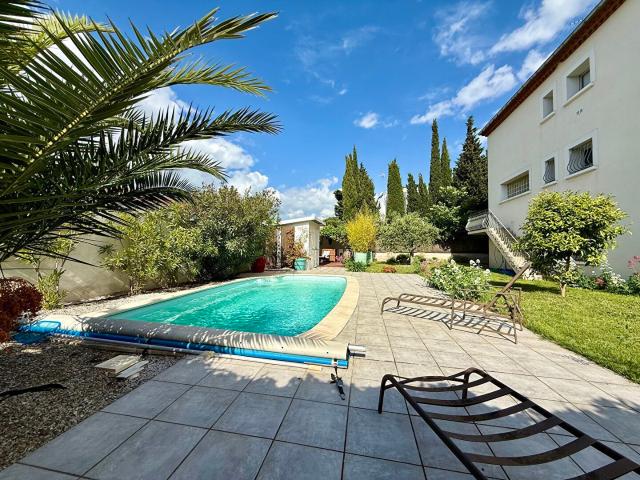Maison 6 pièces 243 m²