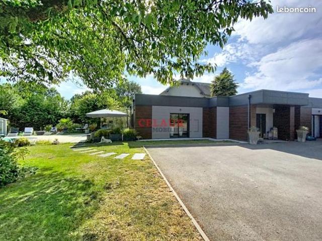 Maison 6 pièces 243 m²