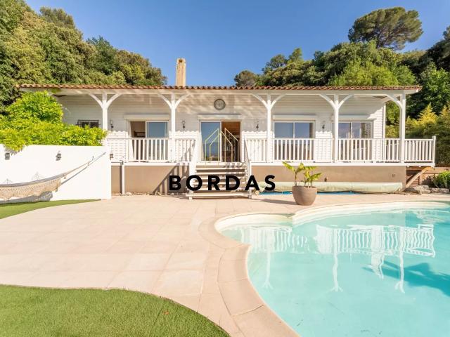 Maison 6 pièces 243 m²
