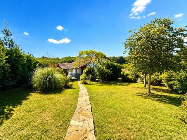 Maison 6 pièces 243 m²
