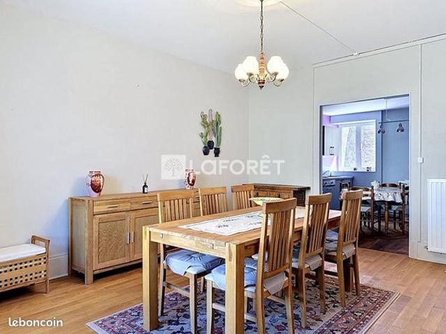 Maison 6 pièces 243 m²