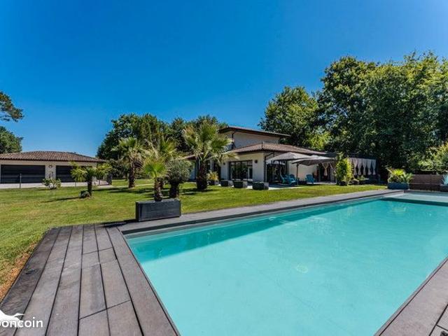Maison 6 pièces 243 m²