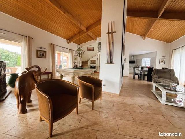 Maison 6 pièces 254 m²