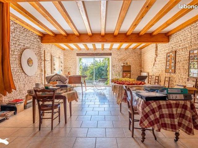 Maison 6 pièces 254 m²